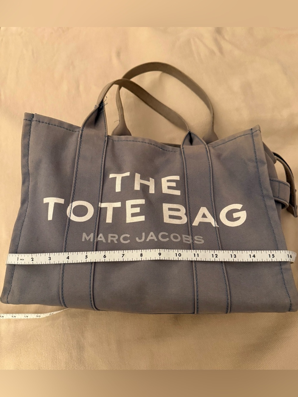 Marc Jacobs The Tote Bag Canvas Tote in faded light blue - Picture 3 of 16